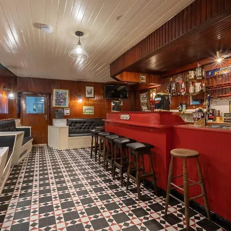 別荘 Irish Pub With Hot Tub That Sleeps 19 *