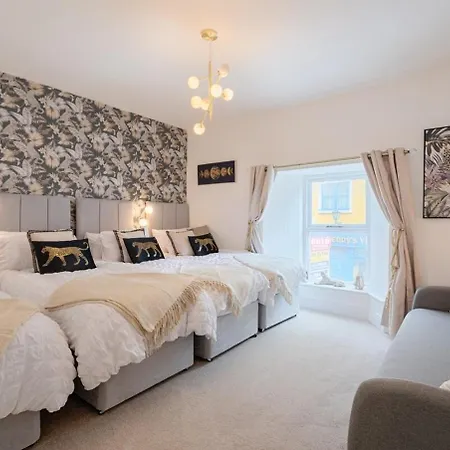 Irish Pub With Hot Tub That Sleeps 19 * キローグリン