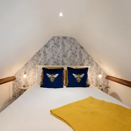 בית נופש Irish Pub With Hot Tub That Sleeps 19 *