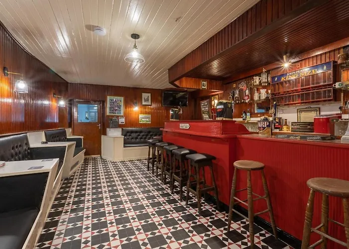 Дом отдыха Irish Pub With Hot Tub That Sleeps 19 *