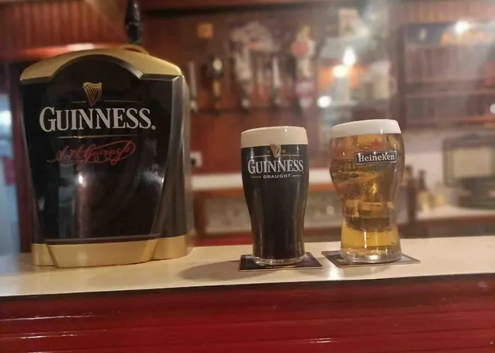 Dom wakacyjny Irish Pub With Hot Tub That Sleeps 19 Killorglin