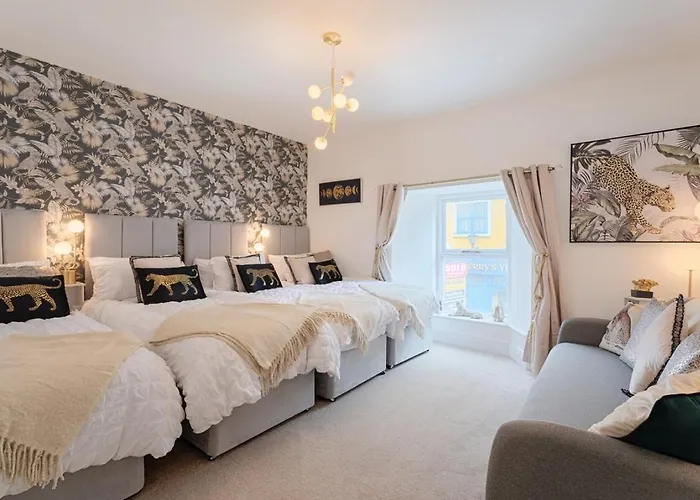 Irish Pub With Hot Tub That Sleeps 19 * Killorglin