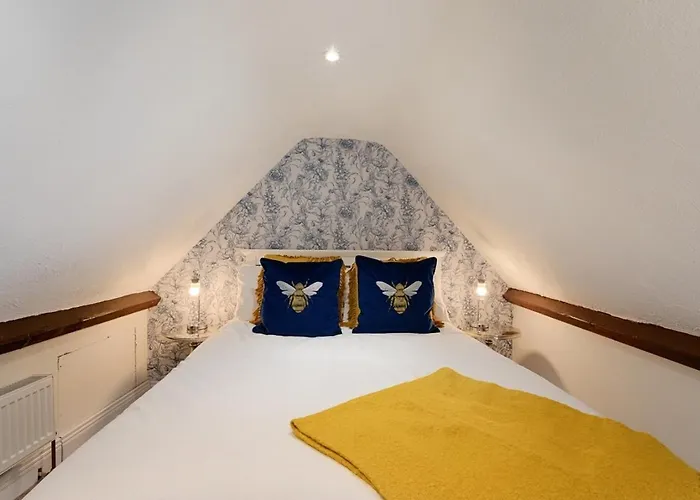 Dom wakacyjny Irish Pub With Hot Tub That Sleeps 19 *