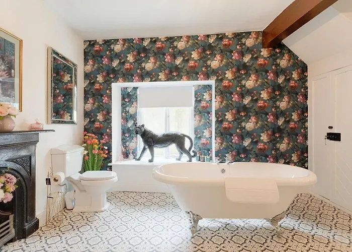 Irish Pub With Hot Tub That Sleeps 19 * Киллорглин